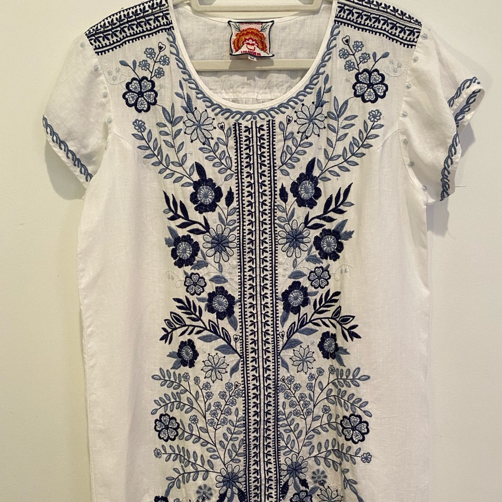 Linen sheath with blue embroidery